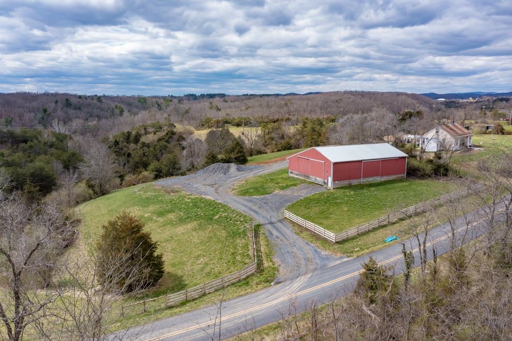 2465 Barterbrook Road Staunton, VA 24401 - Photo 2 of 15 Gallery Image 2