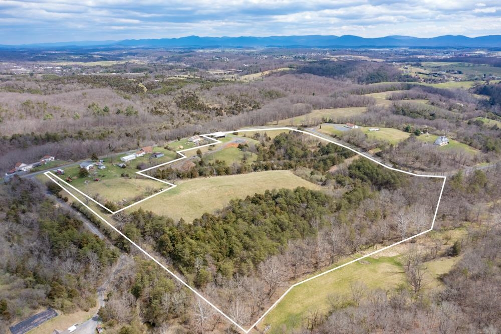 2465 Barterbrook Road Staunton, VA 24401 - Photo 4 of 15 Gallery Image 4