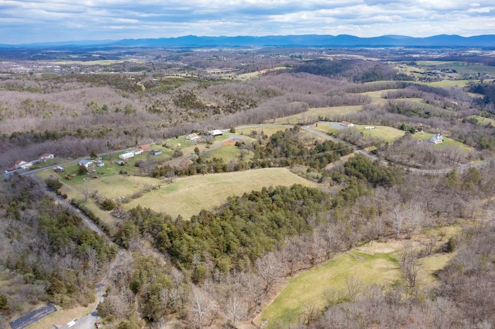 2465 Barterbrook Road Staunton, VA 24401 - Photo 5 of 15 Gallery Image 5