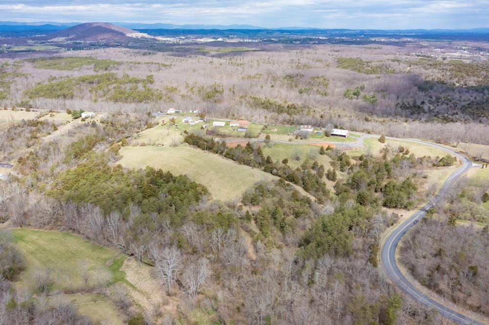2465 Barterbrook Road Staunton, VA 24401 - Photo 6 of 15 Gallery Image 6