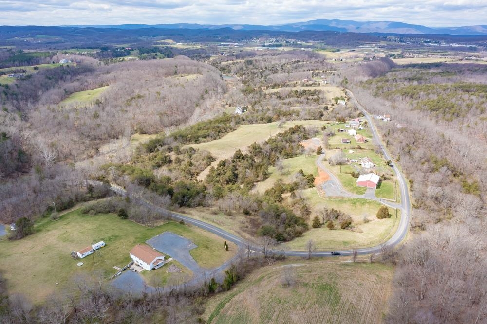 2465 Barterbrook Road Staunton, VA 24401 - Photo 8 of 15 Gallery Image 8