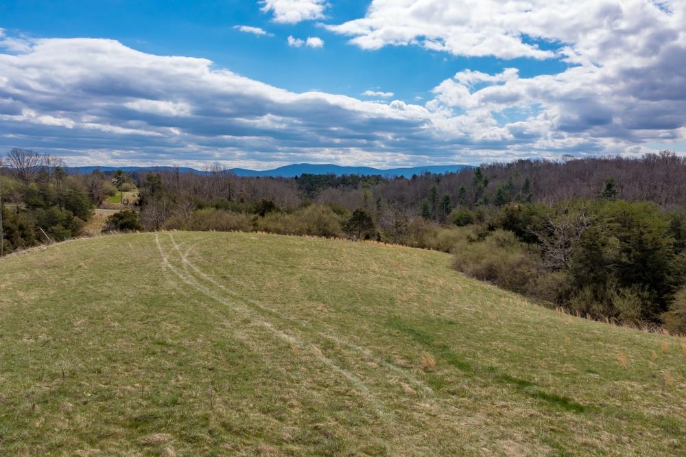 2465 Barterbrook Road Staunton, VA 24401 - Photo 10 of 15 Gallery Image 10