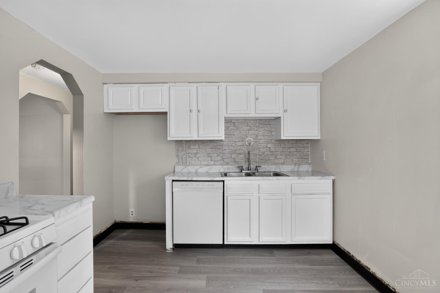 8243 Daly Road Cincinnati, OH 45231 - Photo 11 of 30 Gallery Image 11