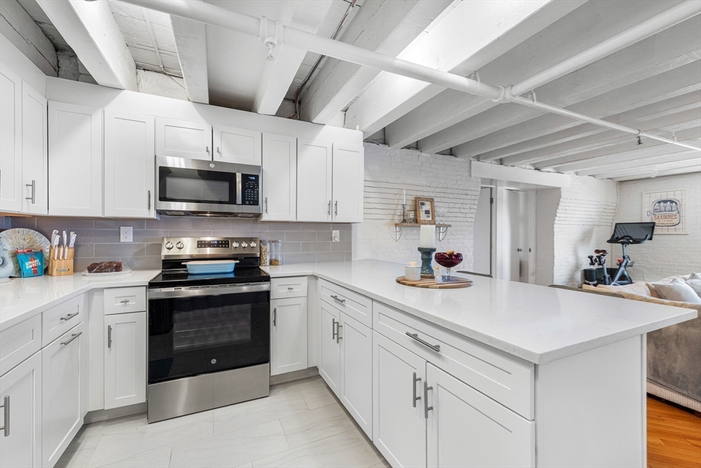 33 Commercial Wharf, Unit 32 Boston, MA 02110 - Photo 12 of 26