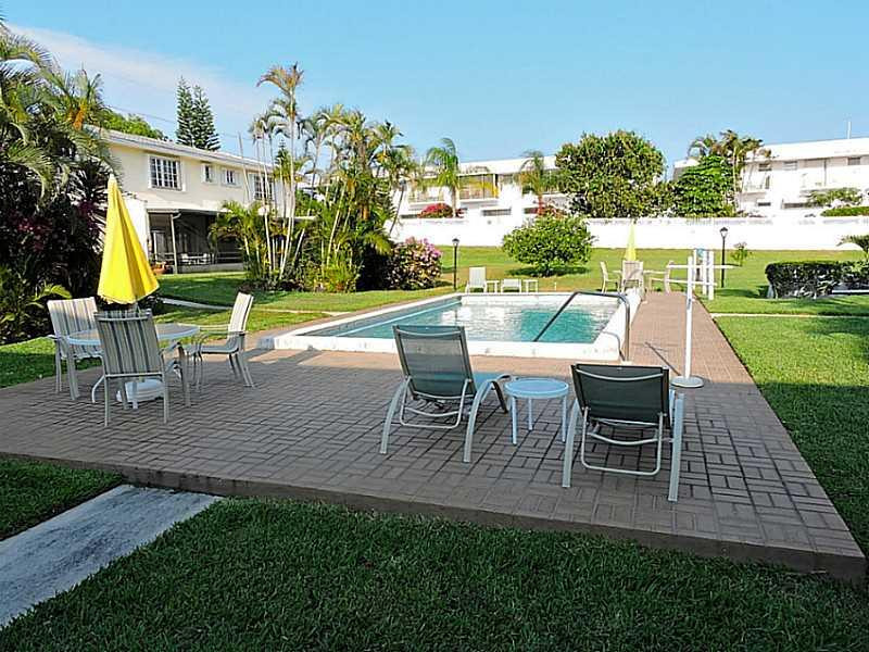 30 Southwest 5th Avenue, Unit 40 Boca Raton, FL 33432 - Photo 15 of 16 Pool