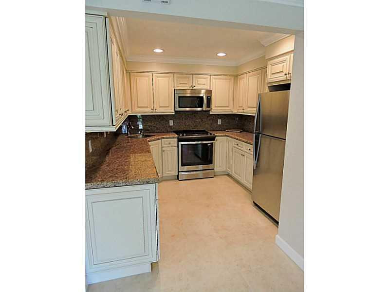 30 Southwest 5th Avenue, Unit 40 Boca Raton, FL 33432 - Photo 2 of 16 Kitchen