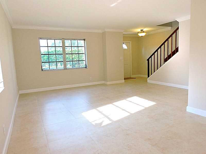 30 Southwest 5th Avenue, Unit 40 Boca Raton, FL 33432 - Photo 5 of 16 Living Room