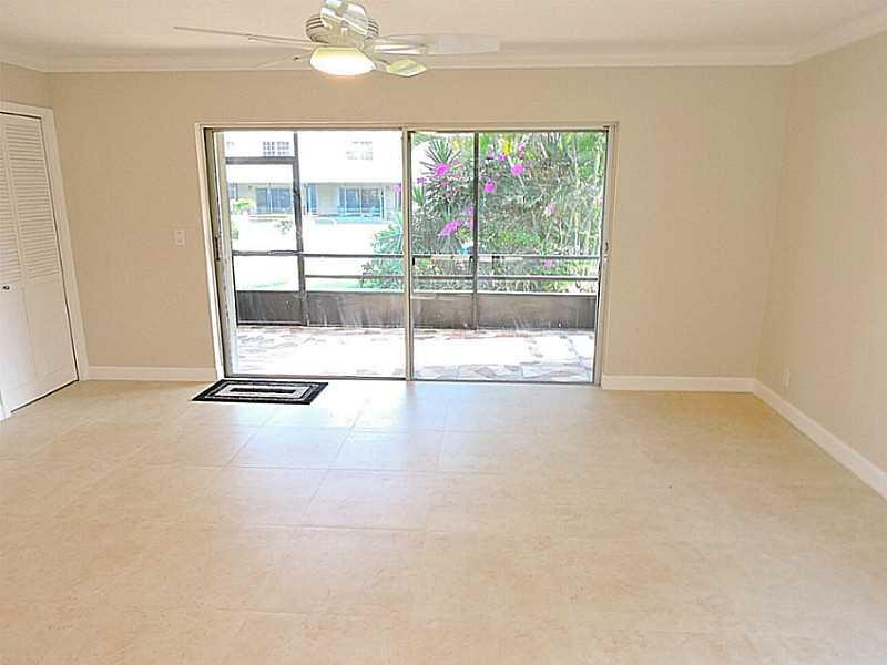 30 Southwest 5th Avenue, Unit 40 Boca Raton, FL 33432 - Photo 7 of 16 Dining Room
