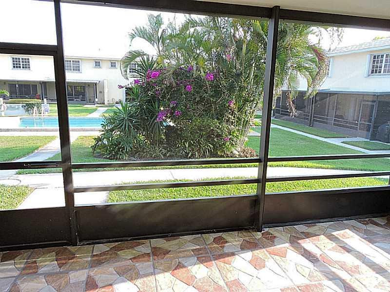 30 Southwest 5th Avenue, Unit 40 Boca Raton, FL 33432 - Photo 8 of 16 Patio/Deck