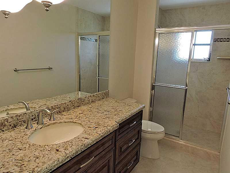 30 Southwest 5th Avenue, Unit 40 Boca Raton, FL 33432 - Photo 10 of 16 Master Bath/Spa