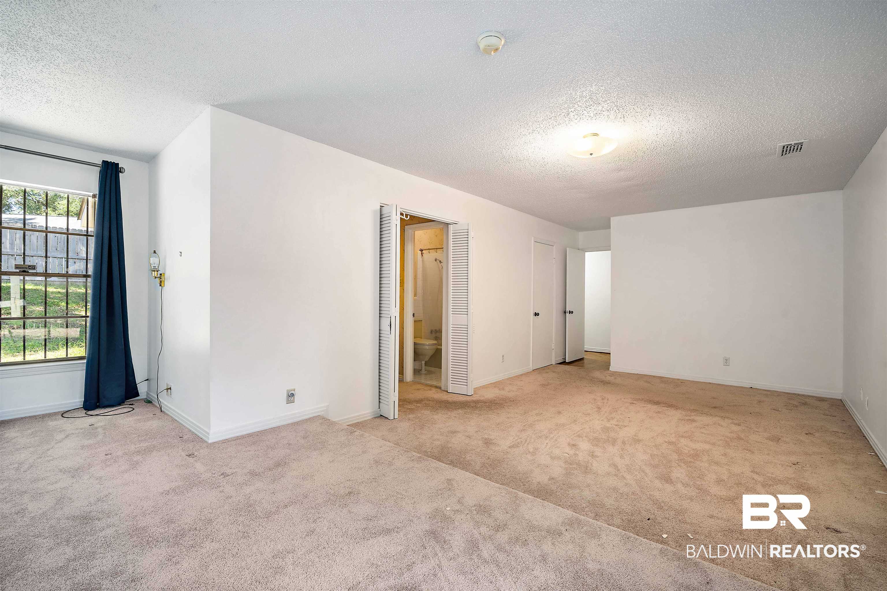 5559 Woodside Drive North Mobile, AL 36608 - Photo 18 of 28 Primary Bedroom Sitting Area