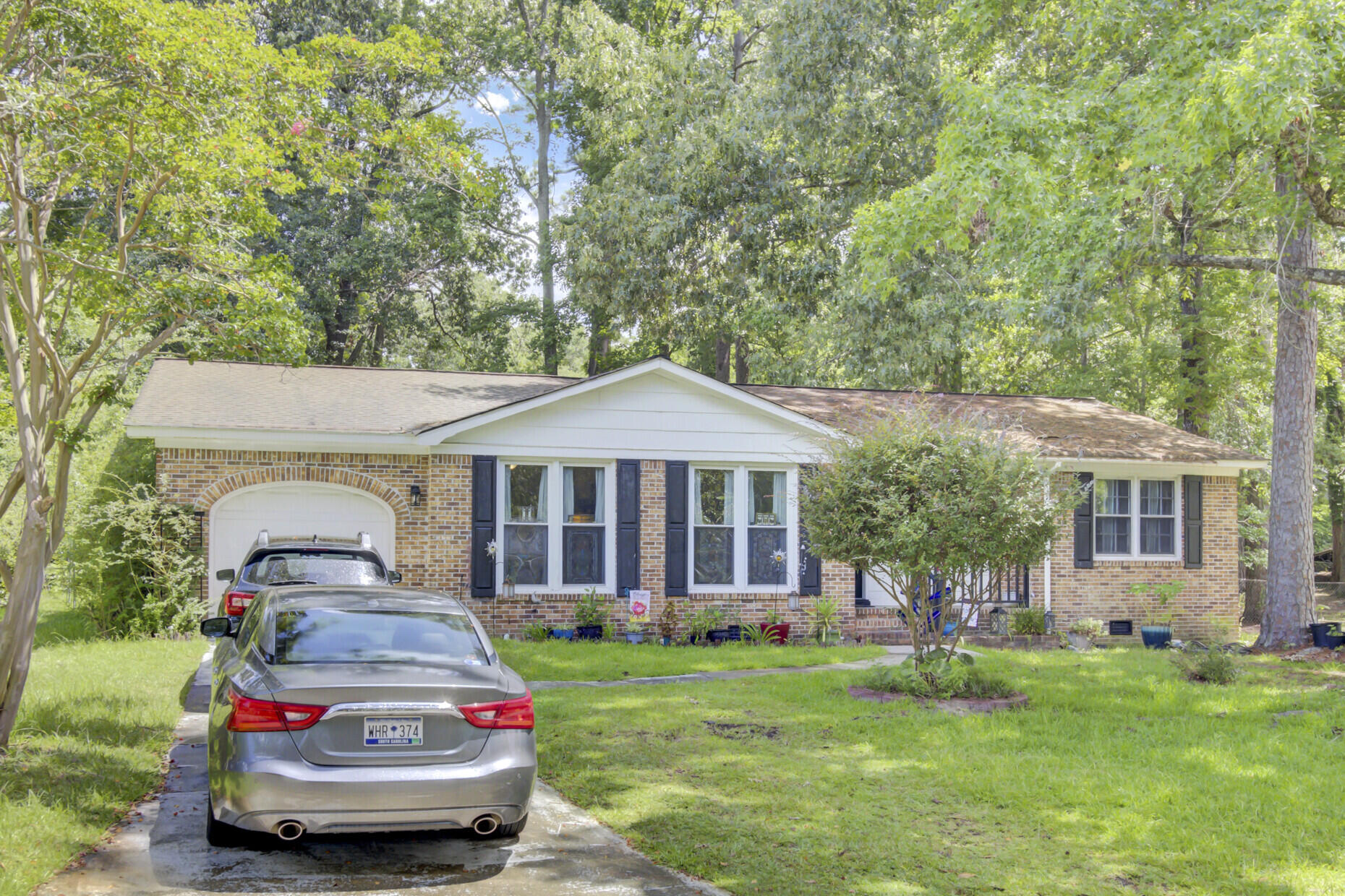 203 Jimbo Road Summerville, SC 29485 - Photo 3 of 39 03_3_mls