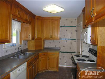 5384 Genesee Road Lapeer, MI 48446 - Photo 7 of 35 20226060-6.JPG