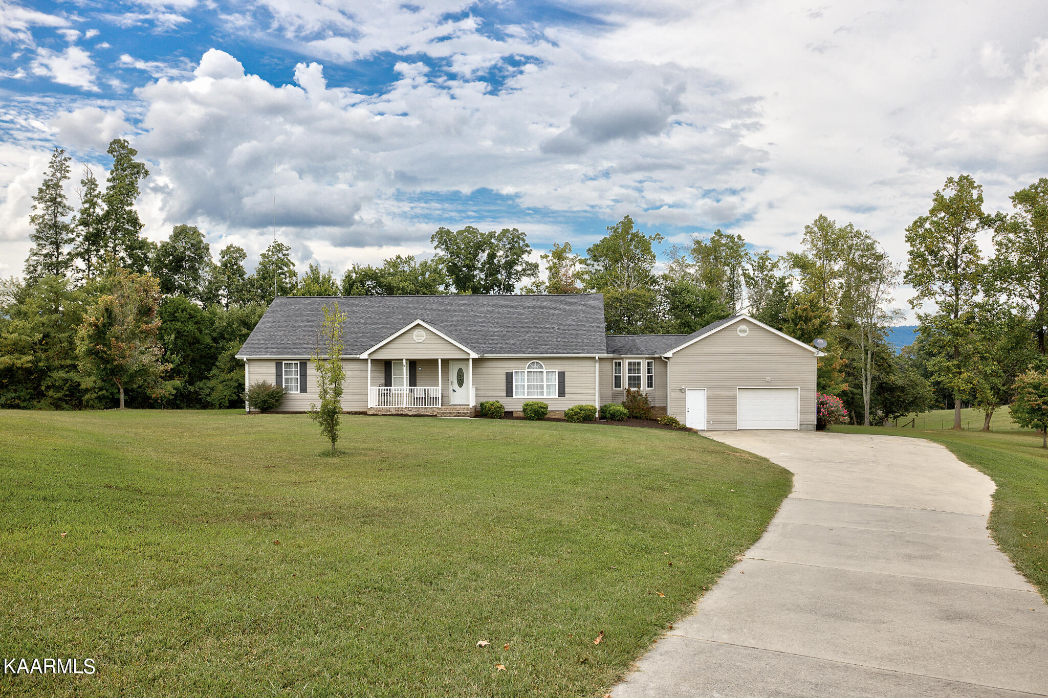 152 Hunters Walk Dayton, TN 37321 - Photo 1 of 32 152 Hunters Walk_001