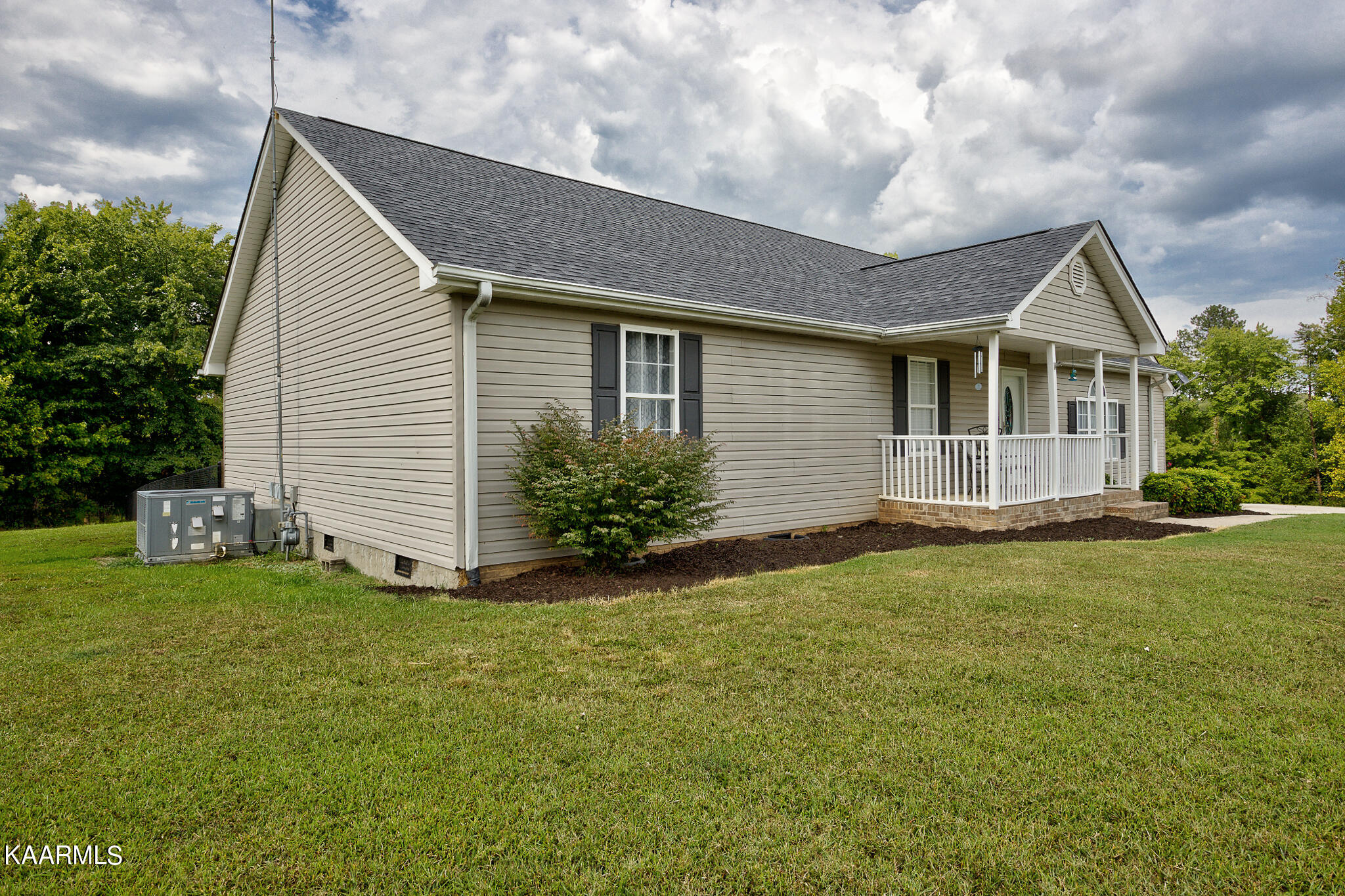 152 Hunters Walk Dayton, TN 37321 - Photo 4 of 32 152 Hunters Walk_005