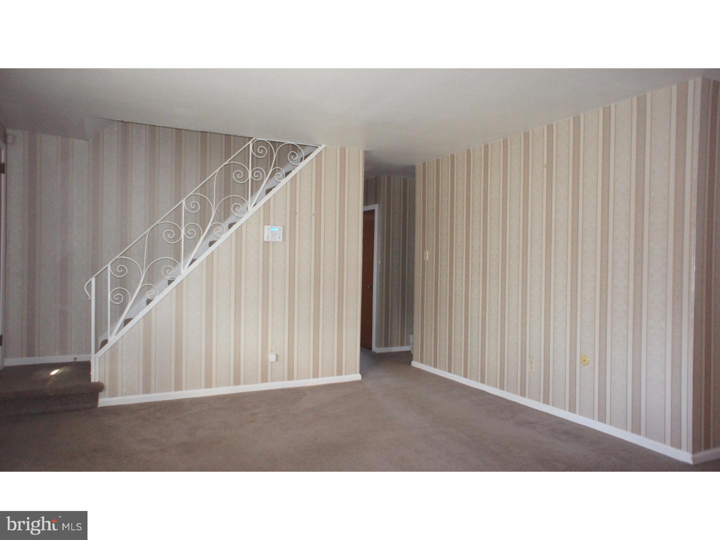 11005 Stevens Road Philadelphia, PA 19116 - Photo 14 of 25 Living Room