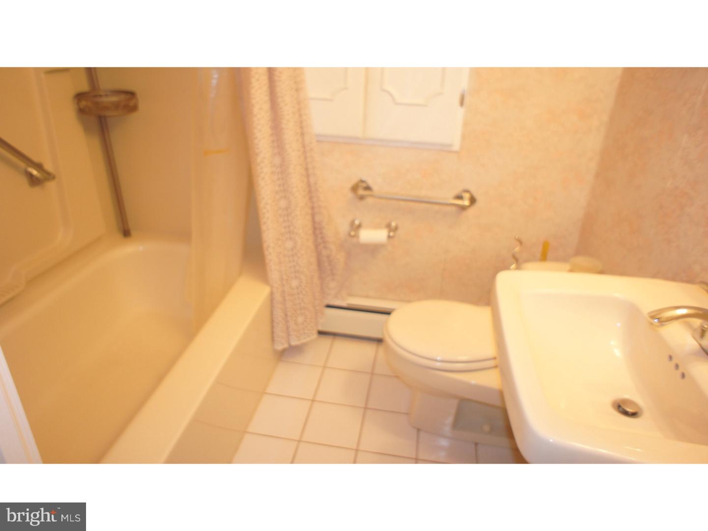 11005 Stevens Road Philadelphia, PA 19116 - Photo 23 of 25 Bathroom