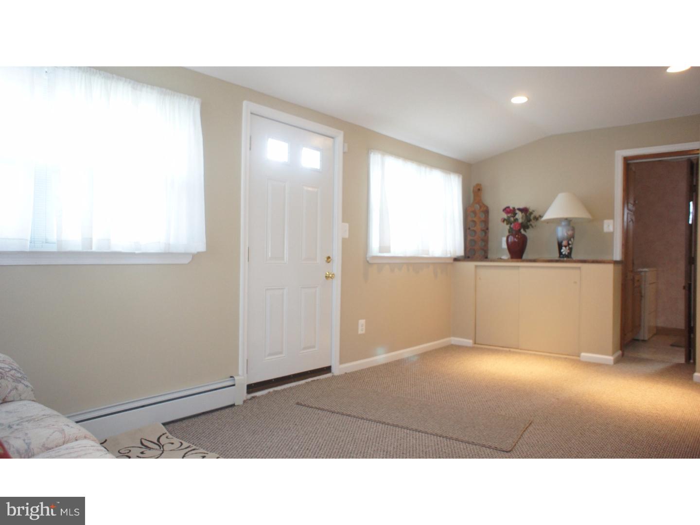 11005 Stevens Road Philadelphia, PA 19116 - Photo 4 of 25 Family Room