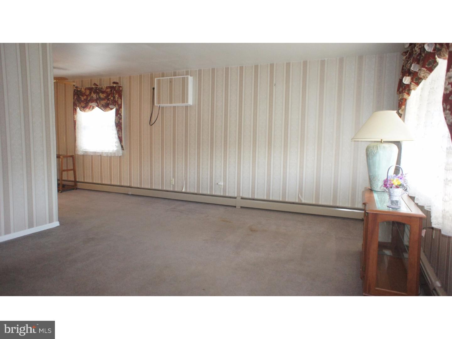 11005 Stevens Road Philadelphia, PA 19116 - Photo 10 of 25 Living Room