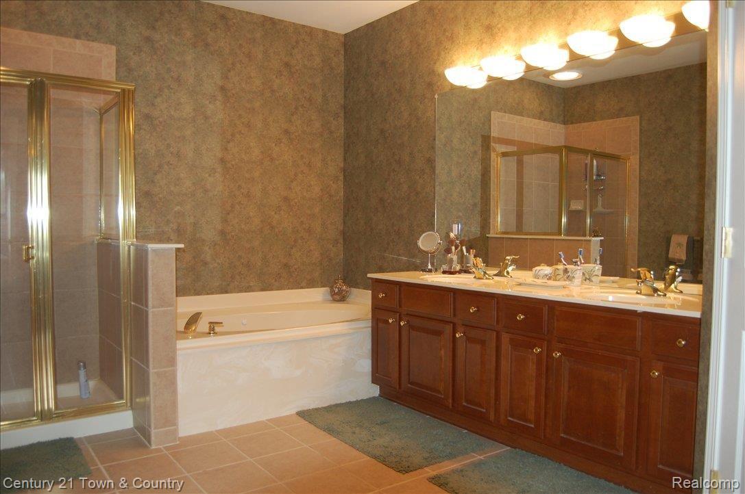 5119 Belmonte Drive, Unit 55 Rochester, MI 48306 - Photo 12 of 15 Master 3