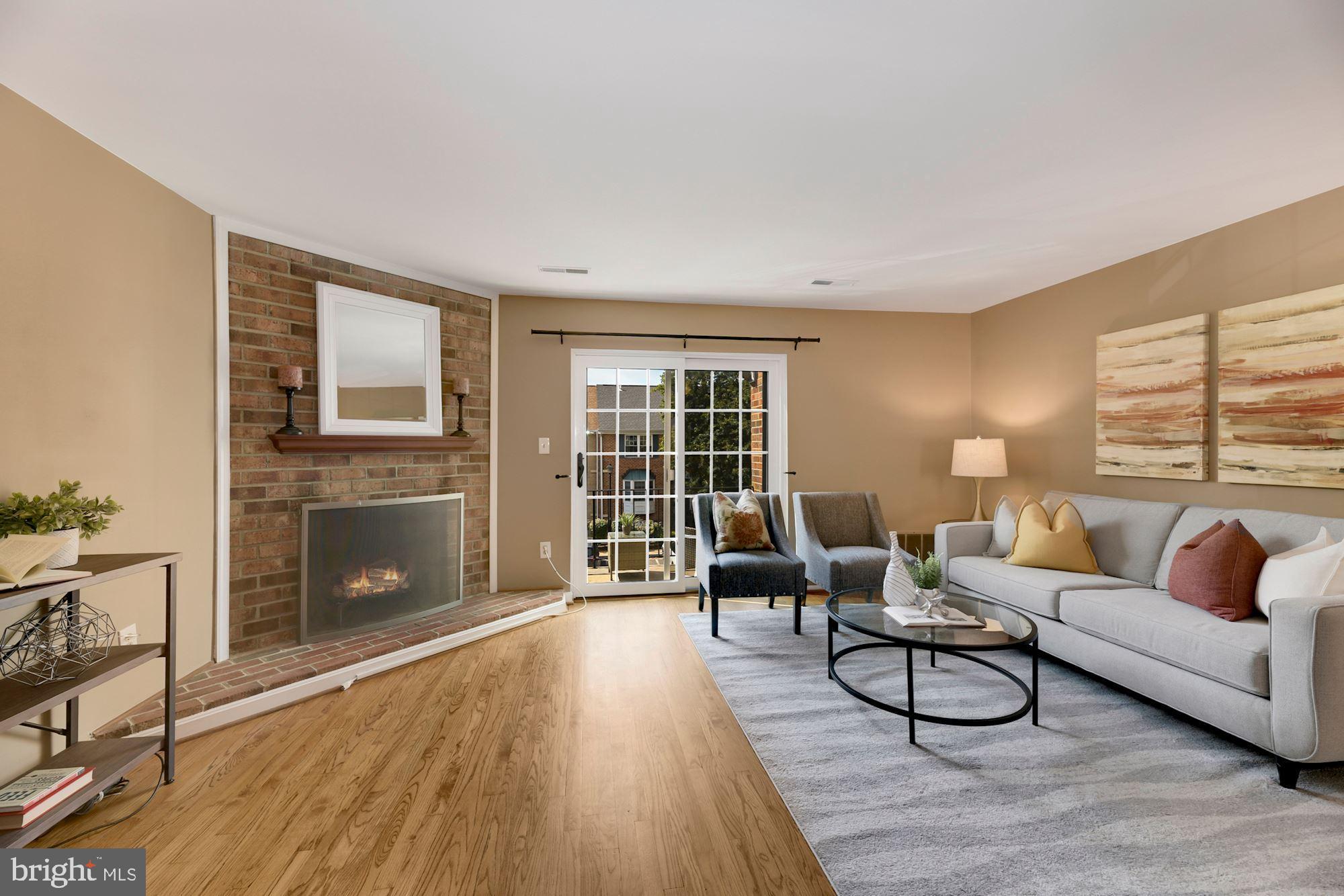 935 South Rolfe Street, Unit 2 Arlington, VA 22204 - Photo 12 of 29 Living Room