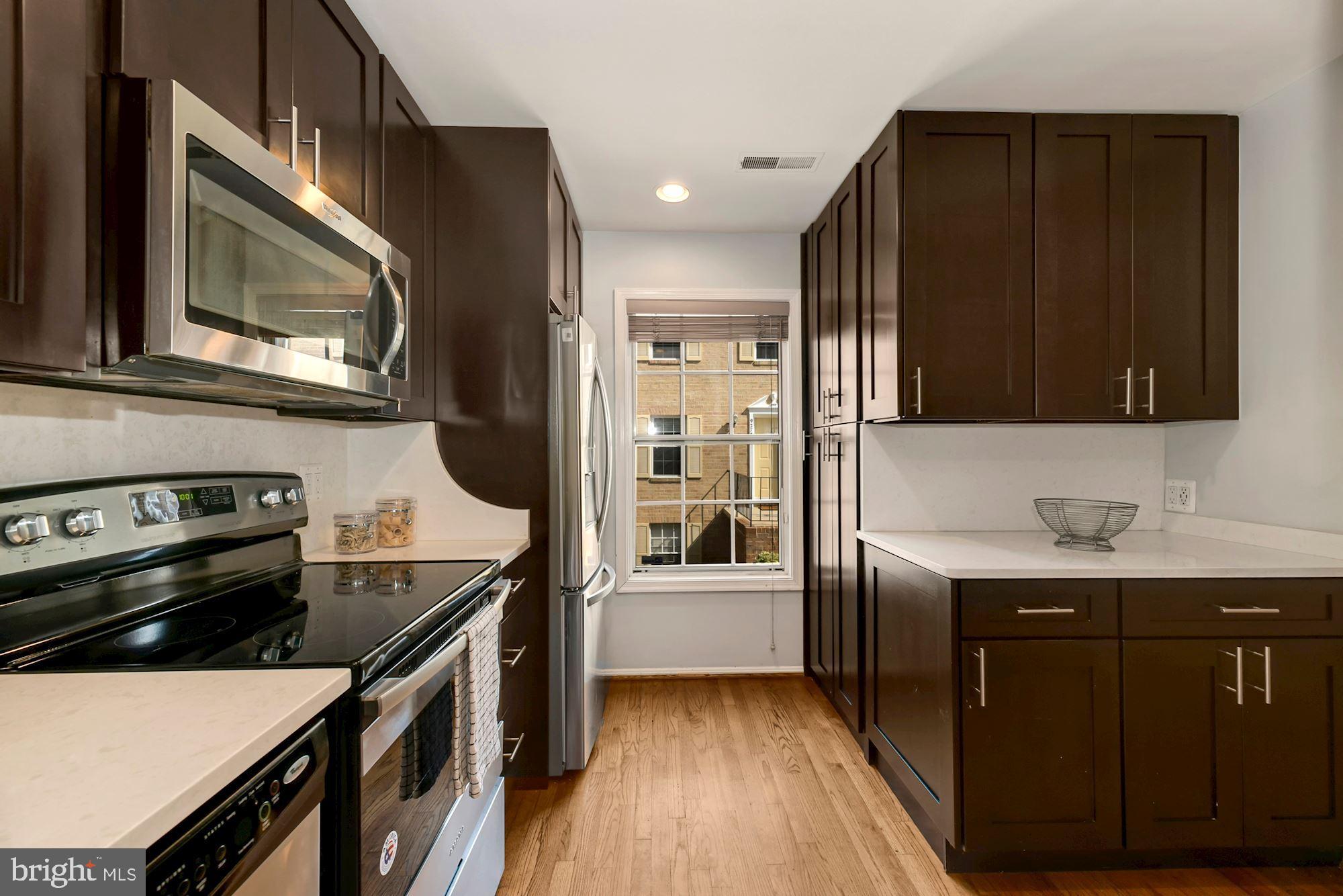 935 South Rolfe Street, Unit 2 Arlington, VA 22204 - Photo 7 of 29 Kitchen