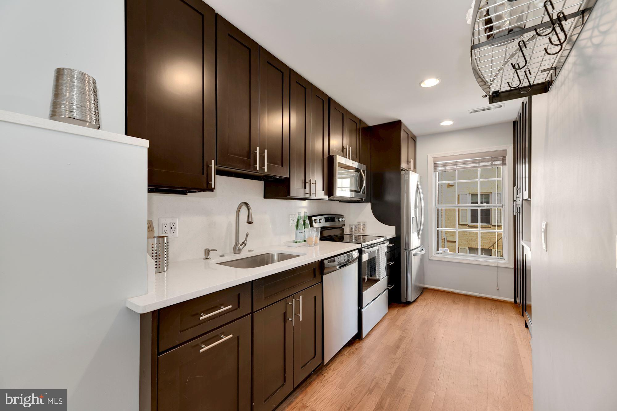 935 South Rolfe Street, Unit 2 Arlington, VA 22204 - Photo 8 of 29 Kitchen