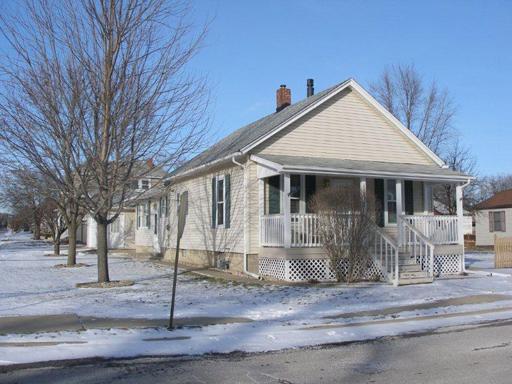 433 9th Street Peru, IL 61354 - Photo 1 of 1 a front view of a house with garden