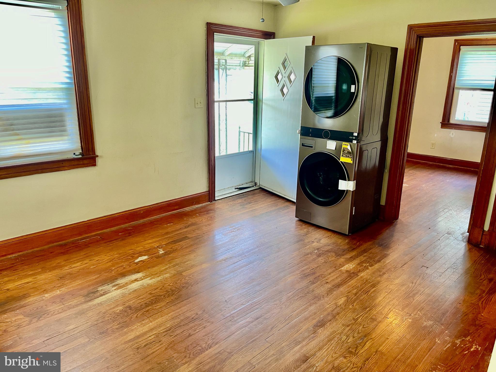 10 Avenal Road Baltimore, MD 21221 - Photo 10 of 24 Living Room (Washer to be moved to kitchen area)