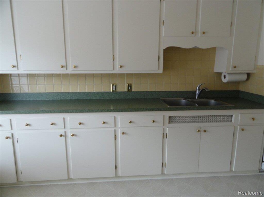 863 Neff Road Grosse Pointe, MI 48230 - Photo 9 of 12 DSC00741