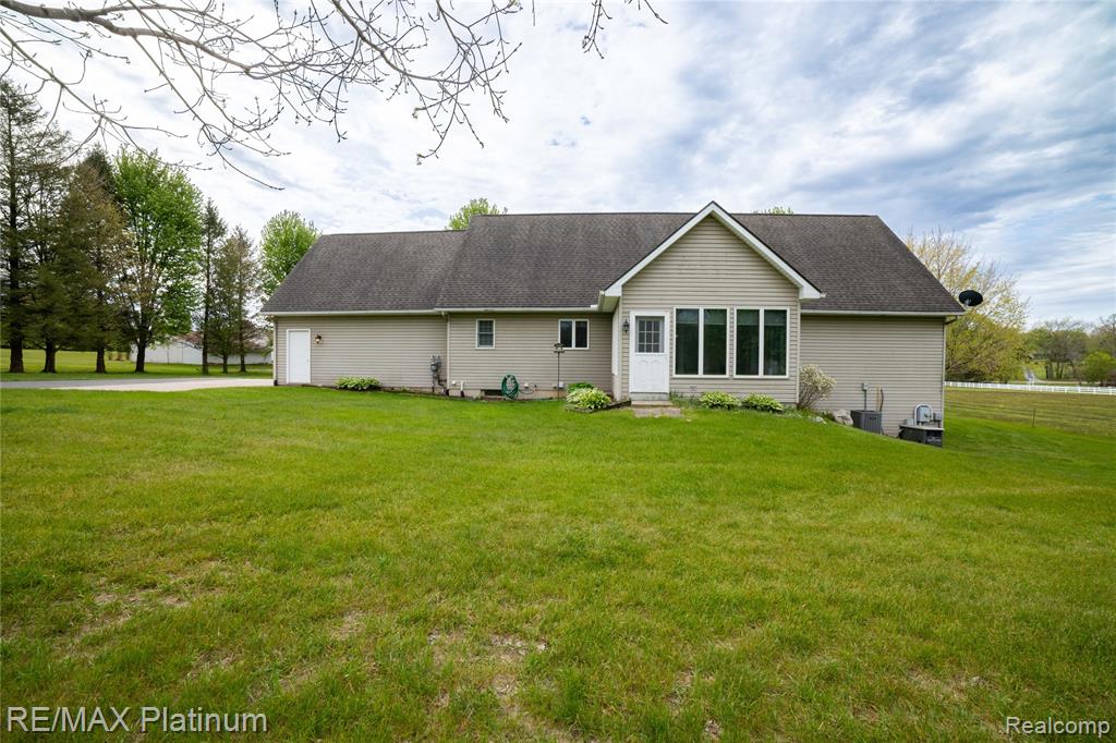 12987 Holtforth Road Fenton, MI 48430 - Photo 37 of 46
