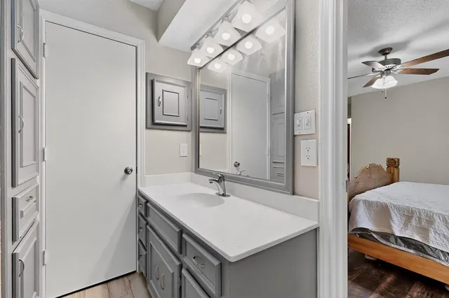 a en suite bathroom with a sink and a mirror