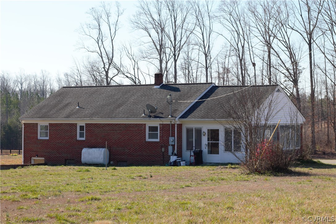 9893 Francisco Road Farmville, VA 23901 - Photo 3 of 26 a house that has a tree in front of it