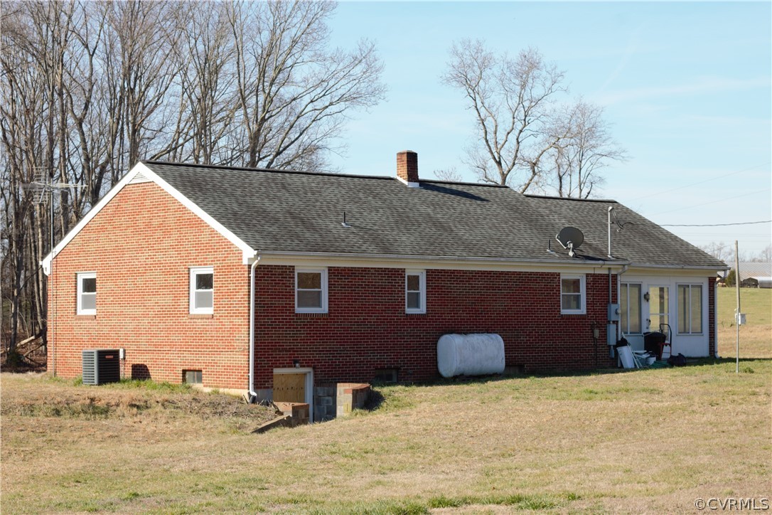 9893 Francisco Road Farmville, VA 23901 - Photo 4 of 26 a front view of a house with a yard
