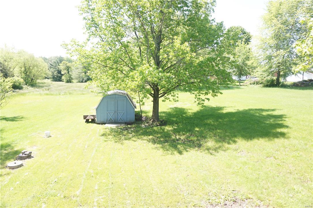 10546 Hickory Flat Road Highland, IL 62249 - Photo 13 of 17