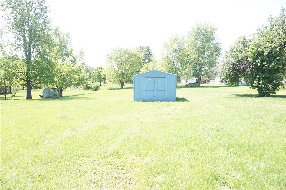10546 Hickory Flat Road Highland, IL 62249 - Photo 4 of 17