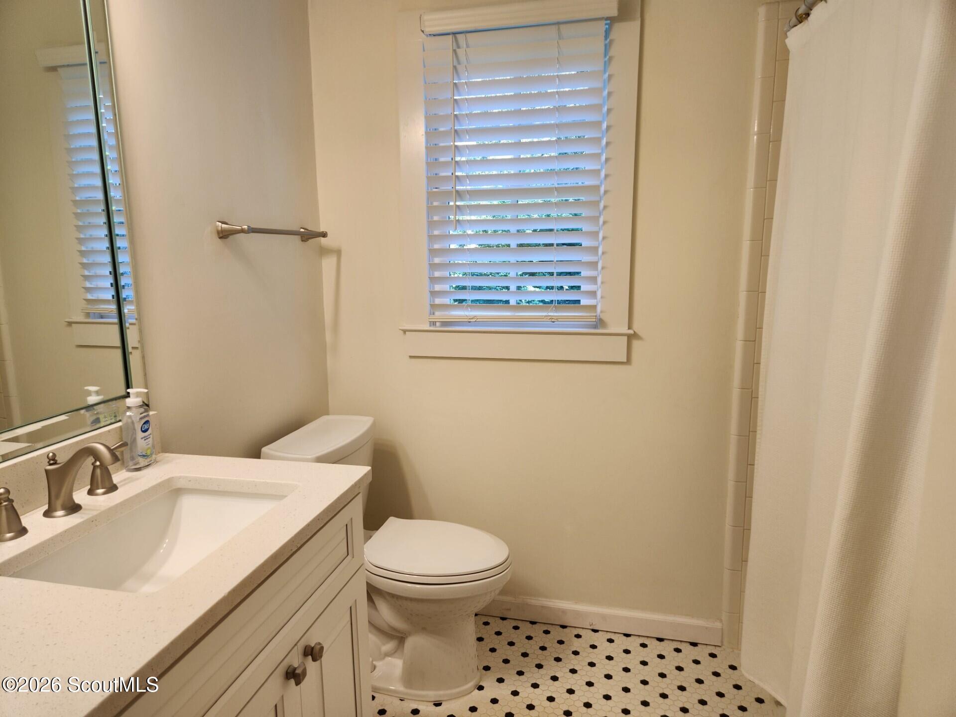 110 Jacobs Road St. Simons Island, GA 31522 - Photo 16 of 27 Upstairs Bathroom