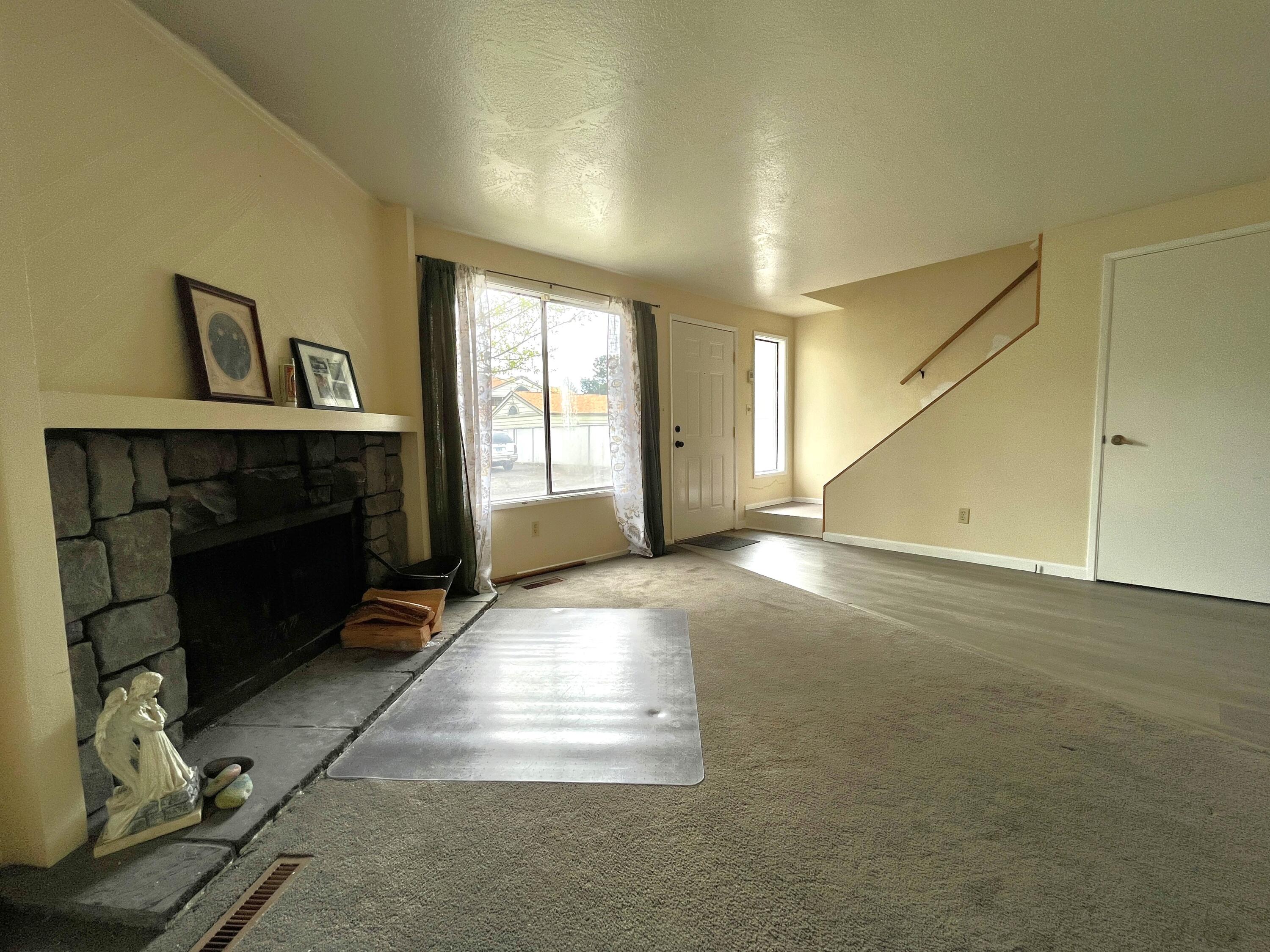 1192 Morrow Road, Unit B Medford, OR 97504 - Photo 6 of 28 6