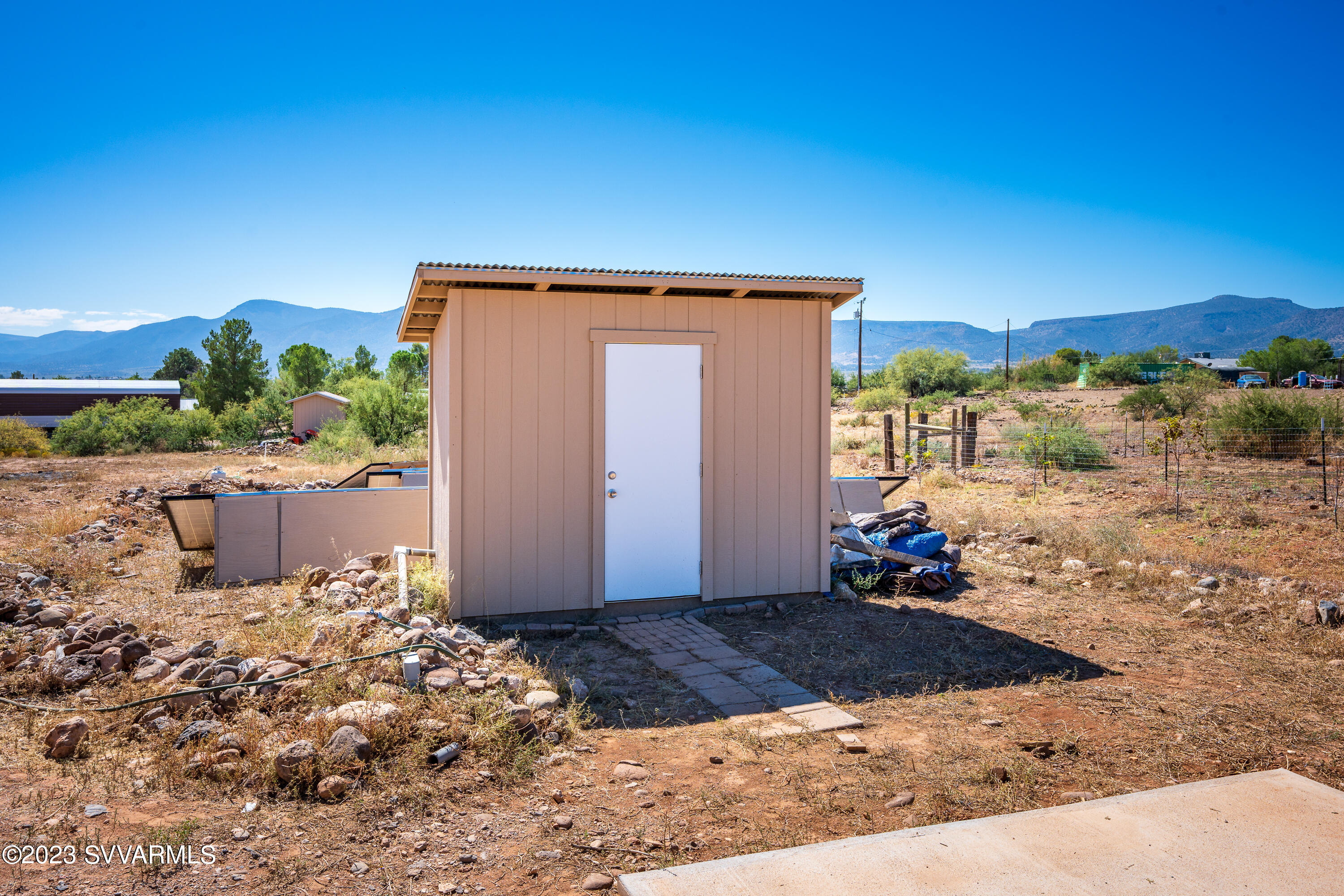 1652 Montezuma Heights Road Camp Verde, AZ 86322 - Photo 5 of 29 a view of a backyard