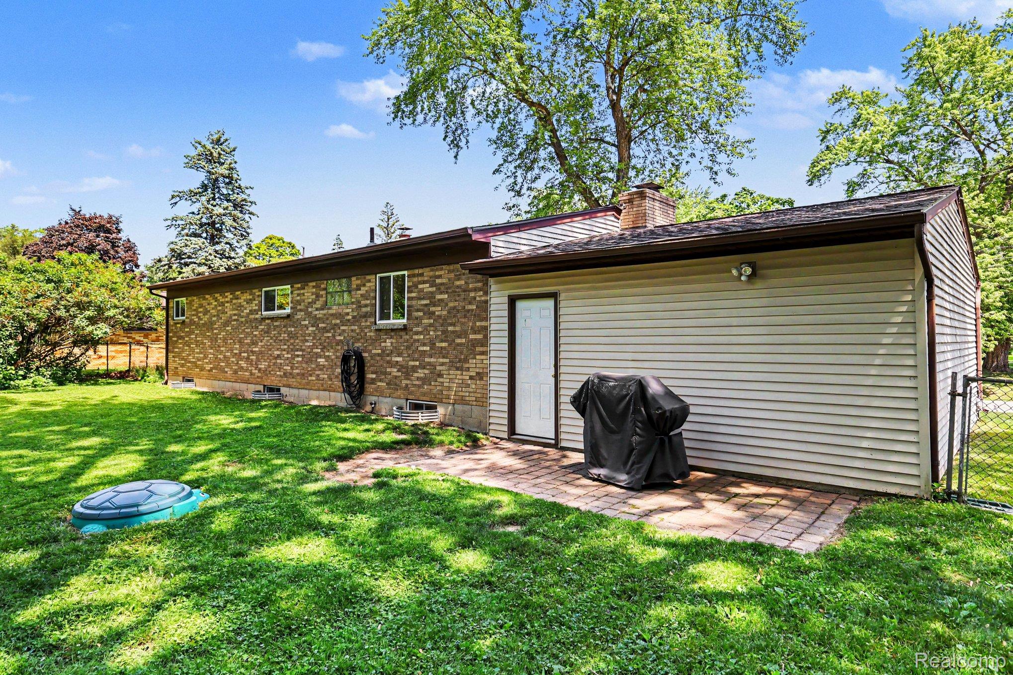 5603 Hallendale Road Haslett, MI 48840 - Photo 24 of 26 025_file_1357.jpg