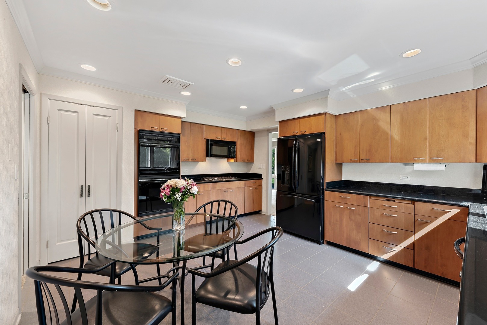 2530 Woodlawn Road Northbrook, IL 60062 - Photo 7 of 37
