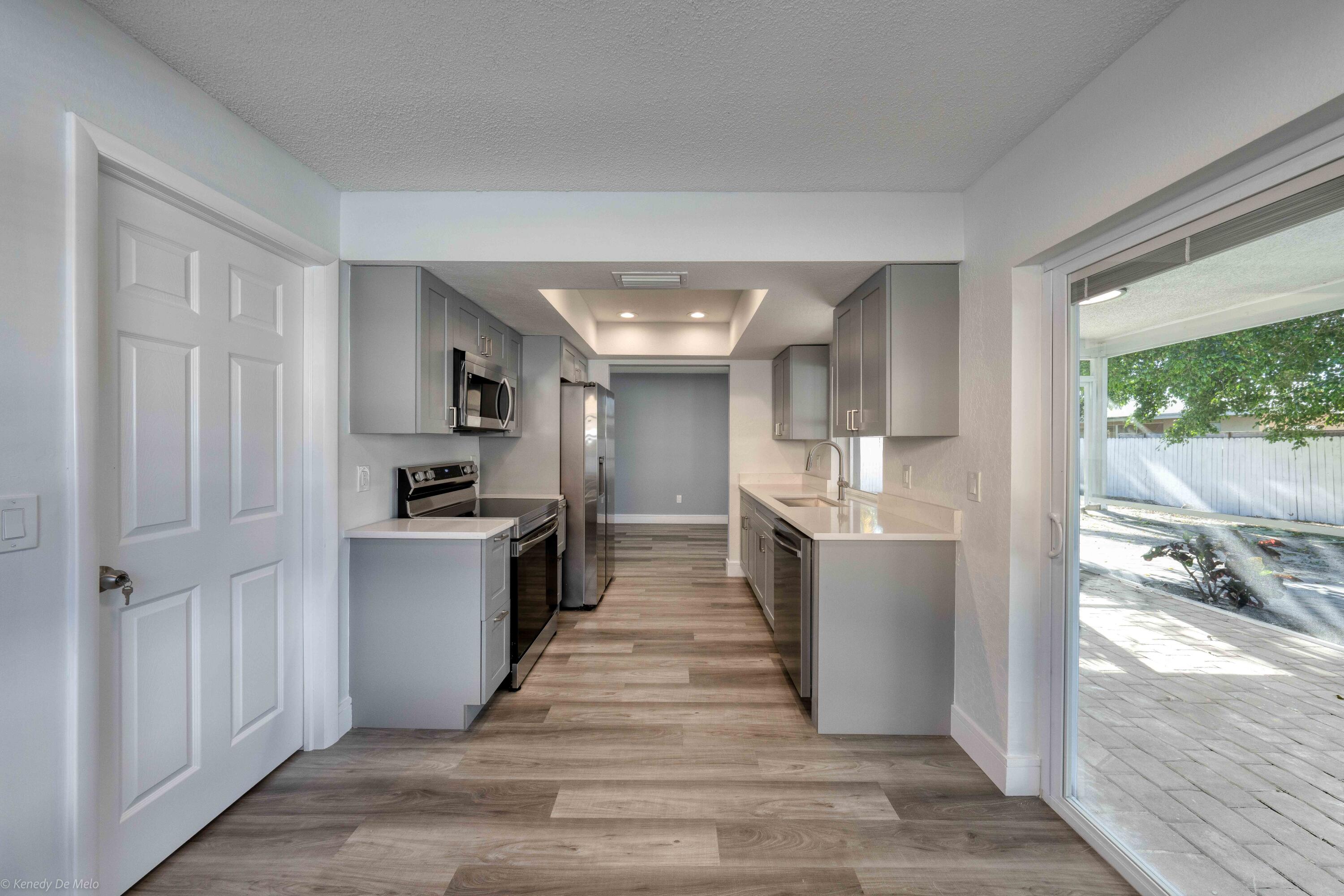 22659 Southwest 65th Avenue Boca Raton, FL 33428 - Photo 8 of 31 lowww-12