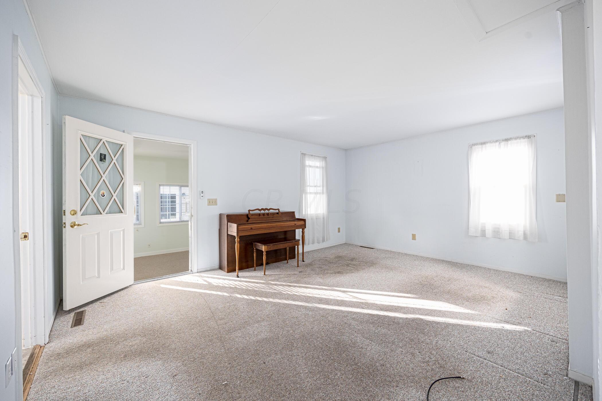 813 Gladden Road Columbus, OH 43212 - Photo 14 of 60 813 Gladden Rd 053