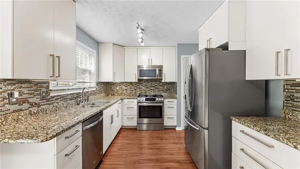 $2,400 | 450 Manor Glen Drive, Suwanee, GA 30024