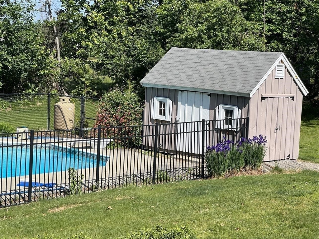 22 Field Road Medway, MA 02053 - Photo 7 of 28 Gallery Image 7