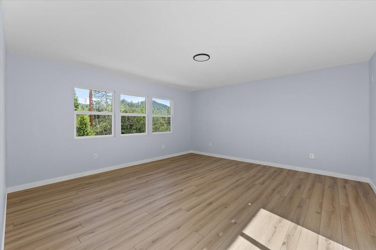 2016 Sykes Creek Road Rogue River, OR 97537 - Photo 20 of 47 Primary Bedroom