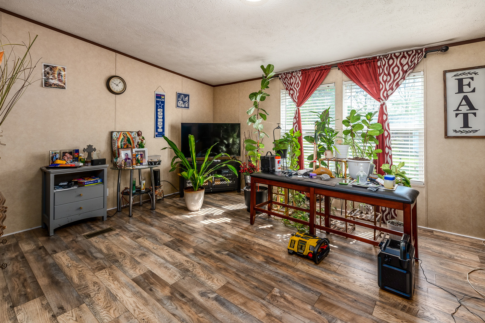 104 South Wells Street Du Quoin, IL 62832 - Photo 13 of 33 a living room with furniture and a wooden floor
