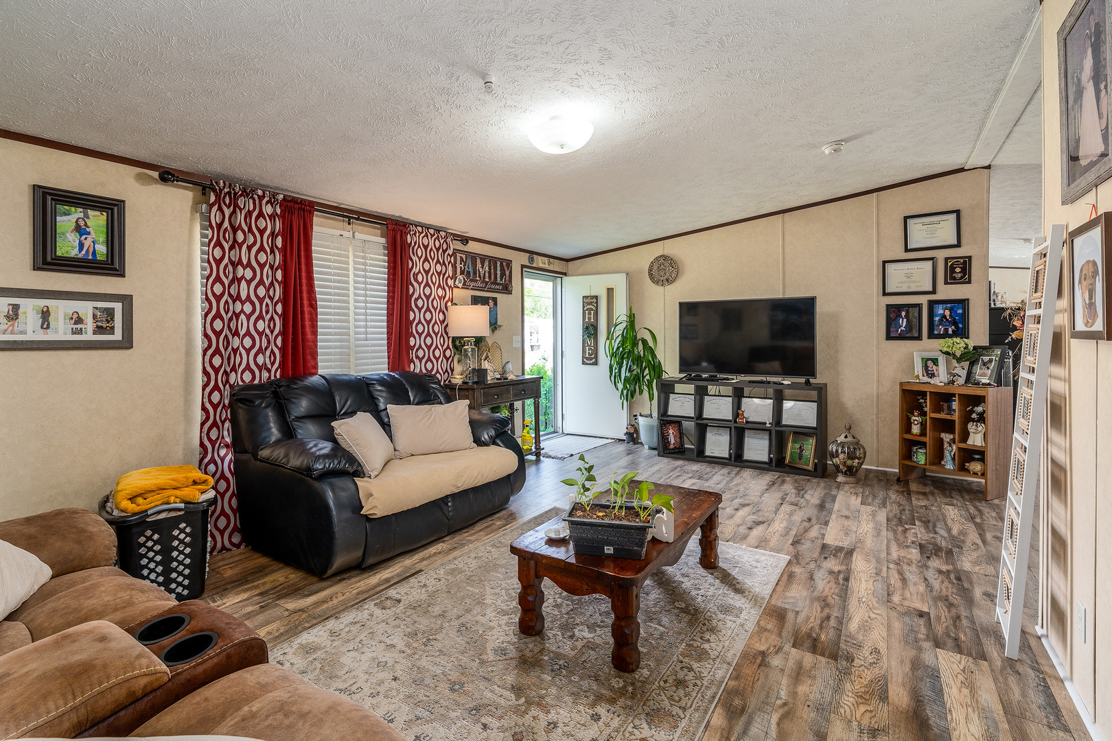 104 South Wells Street Du Quoin, IL 62832 - Photo 7 of 33 a living room with furniture and a flat screen tv