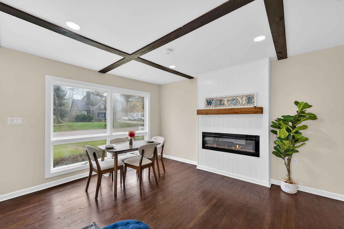 11301 11th Avenue Pleasant Prairie, WI 53158 - Photo 5 of 30 DSC09356