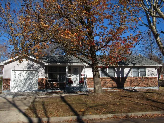 $285,000 | 2404 Albert Lee Avenue, Sedalia, MO 65301